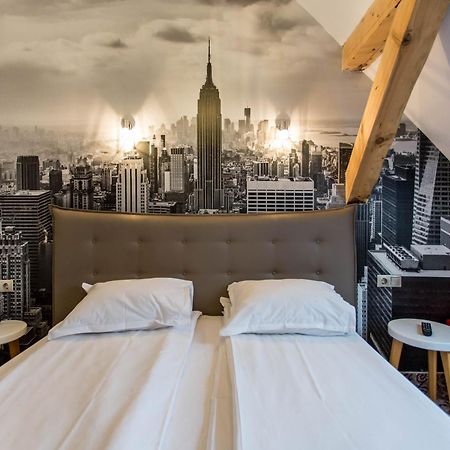 Hotel Bliss Sibiu Bagian luar foto
