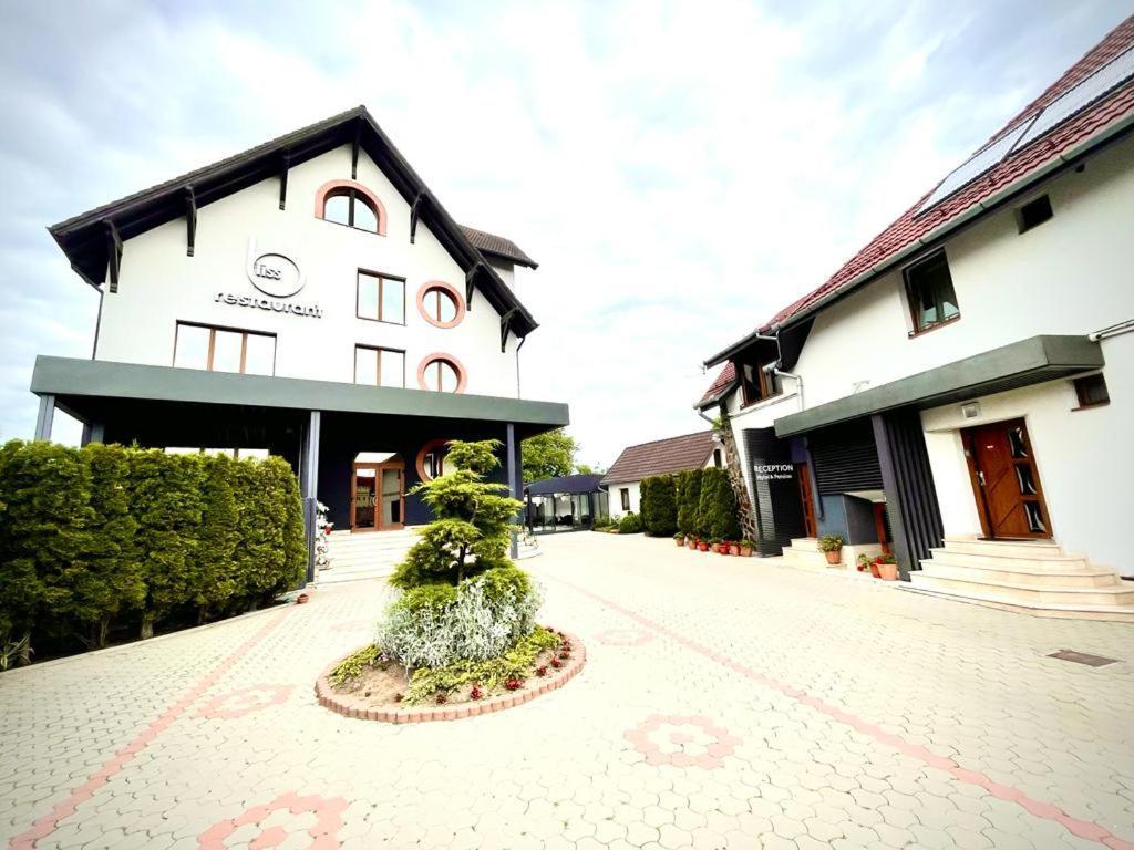 Hotel Bliss Sibiu Bagian luar foto
