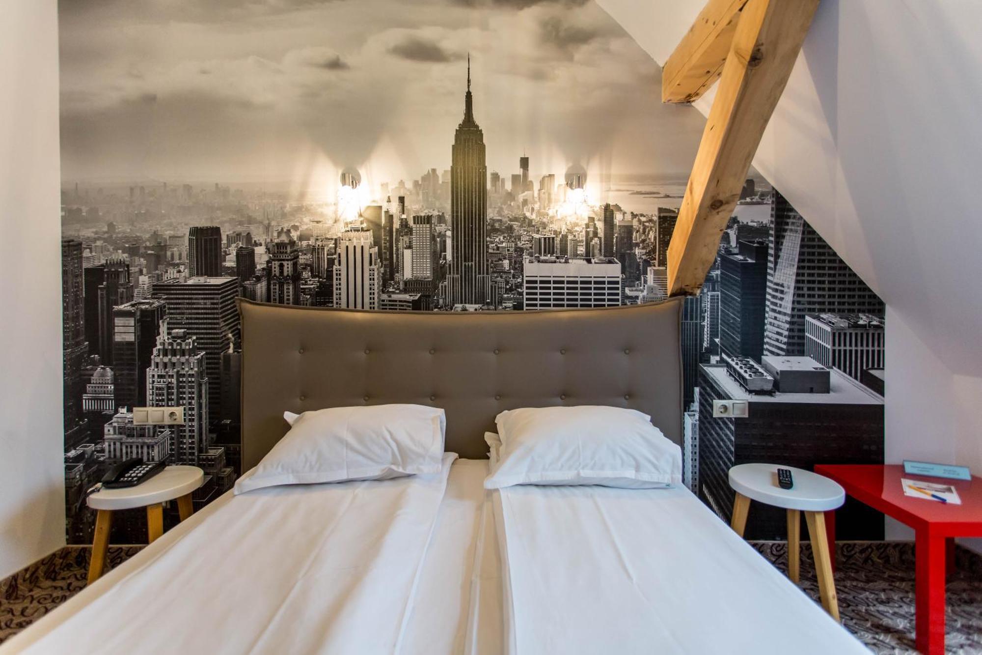 Hotel Bliss Sibiu Bagian luar foto