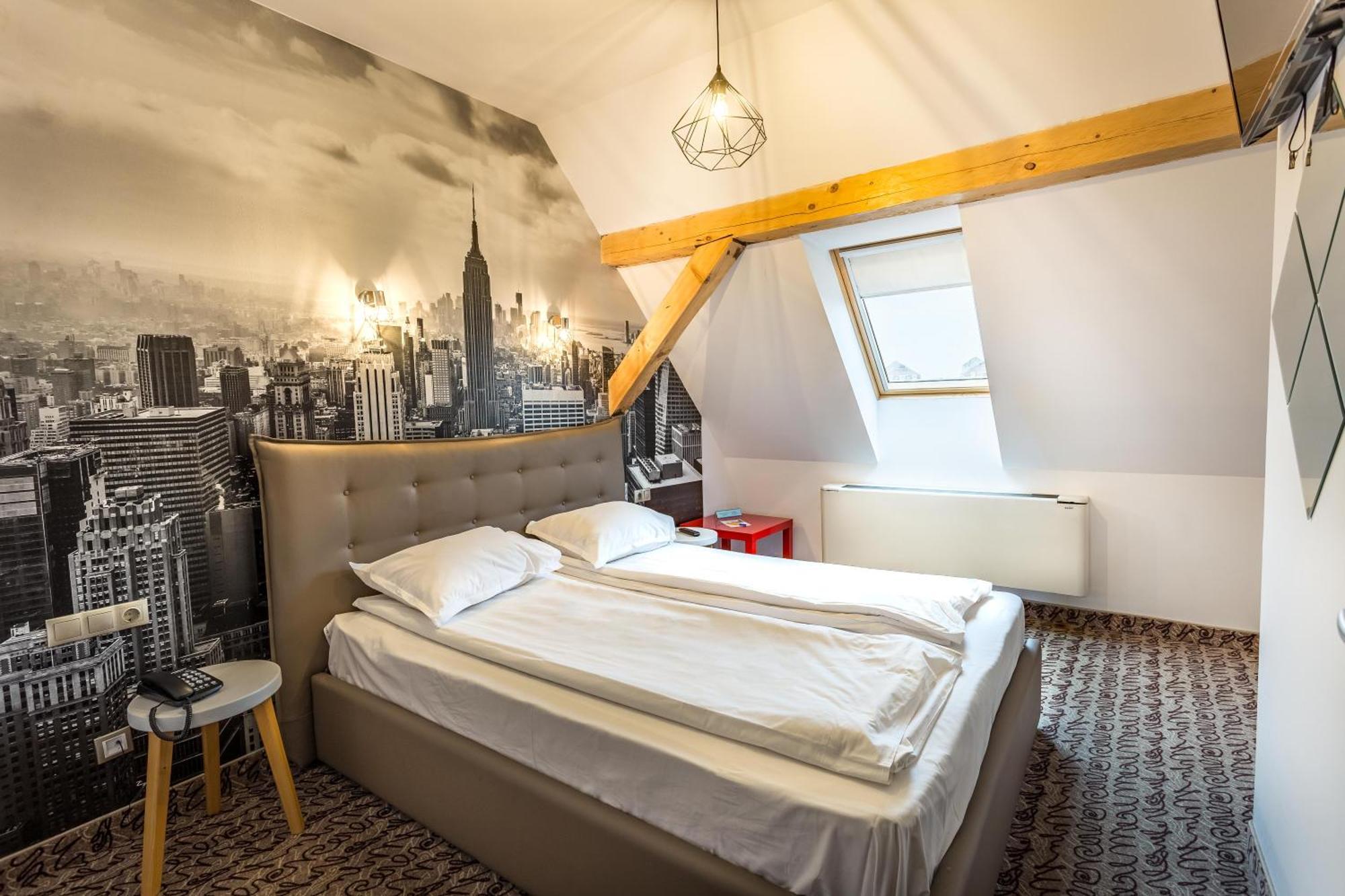 Hotel Bliss Sibiu Bagian luar foto