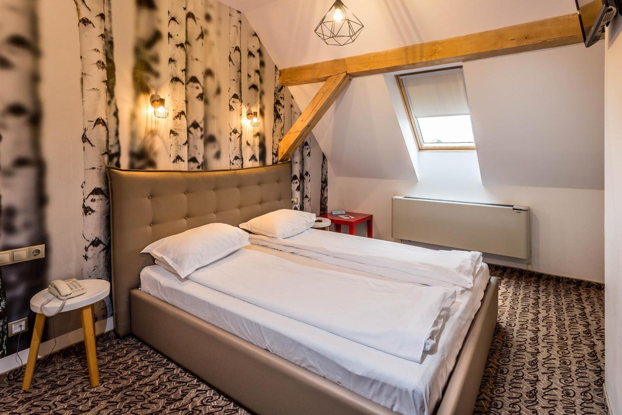 Hotel Bliss Sibiu Bagian luar foto