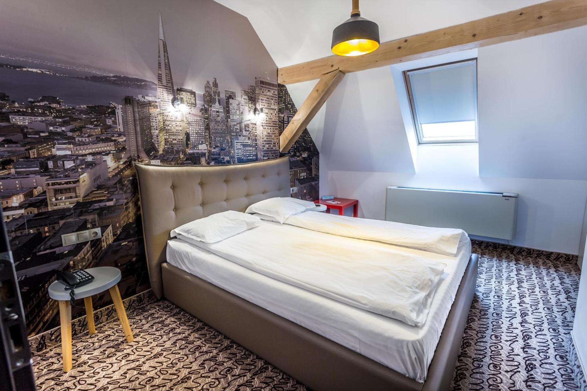 Hotel Bliss Sibiu Bagian luar foto