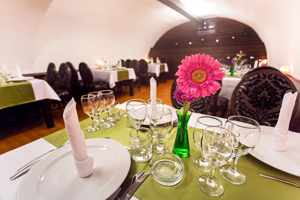 Hotel Bliss Sibiu Bagian luar foto