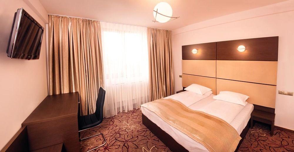 Hotel Bliss Sibiu Bagian luar foto