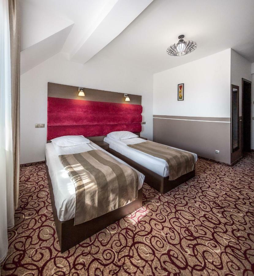 Hotel Bliss Sibiu Bagian luar foto